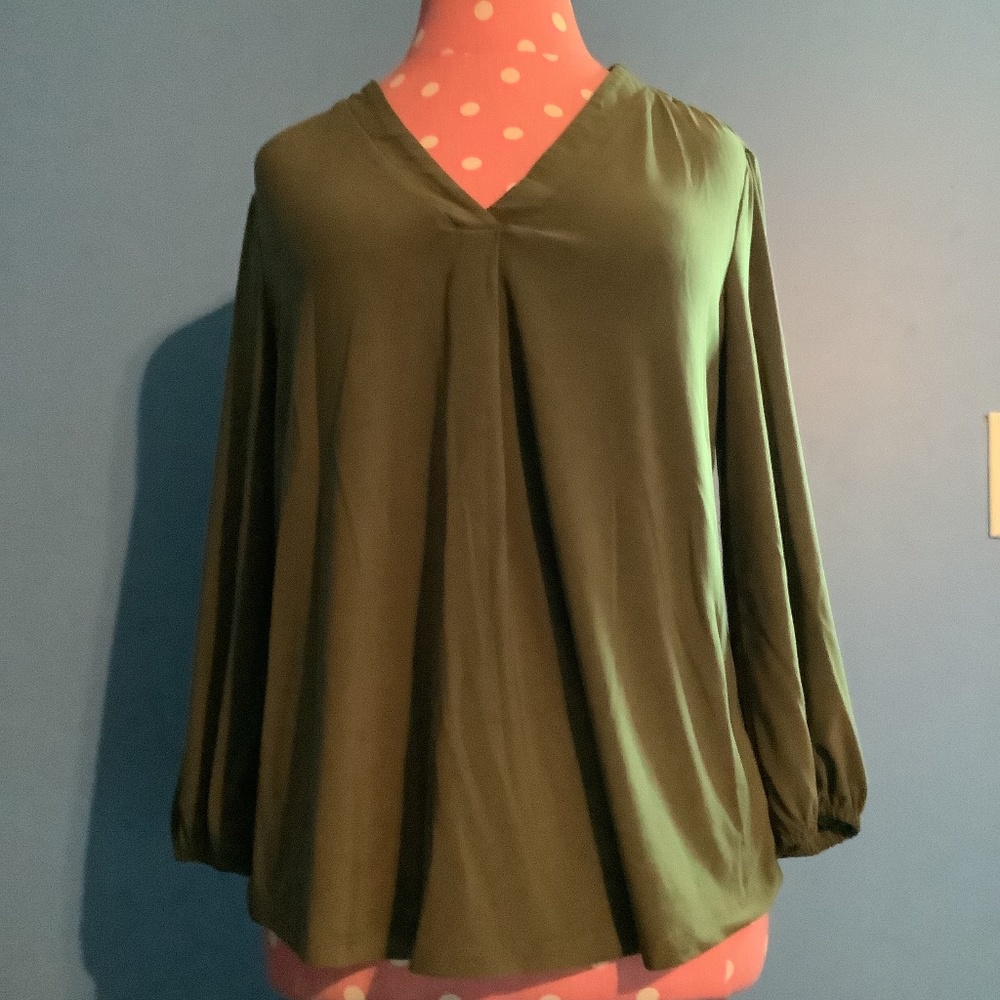 Two by Vince Camuto Women’s V-neck Top Dark green Size S